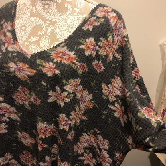 EUC Waffle Plush Knit Oversized Top - Picture 2 of 8